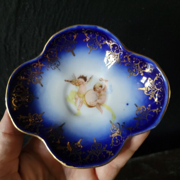 Pair of Antique Victoria Carlsbad Dishes Cherub Flow Blue with Gold Detailing - Picture 4 of 7